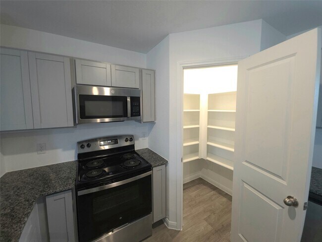 Foto del edificio - 16447 Valerie Marie Pl