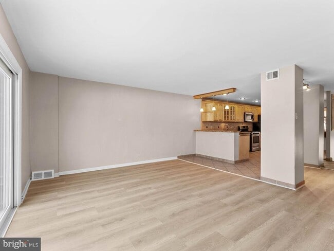 Building Photo - 3321 Fairdale Rd