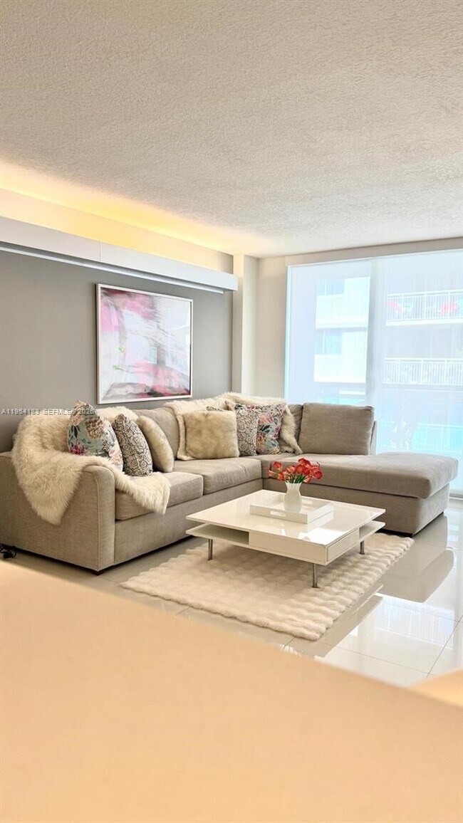 Building Photo - 6917 Collins Ave