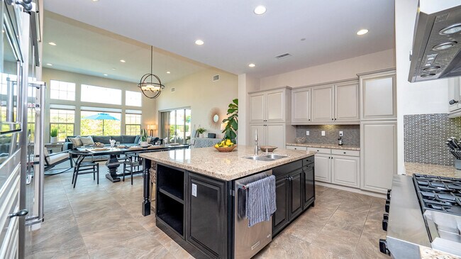 Building Photo - 80450 Platinum Way
