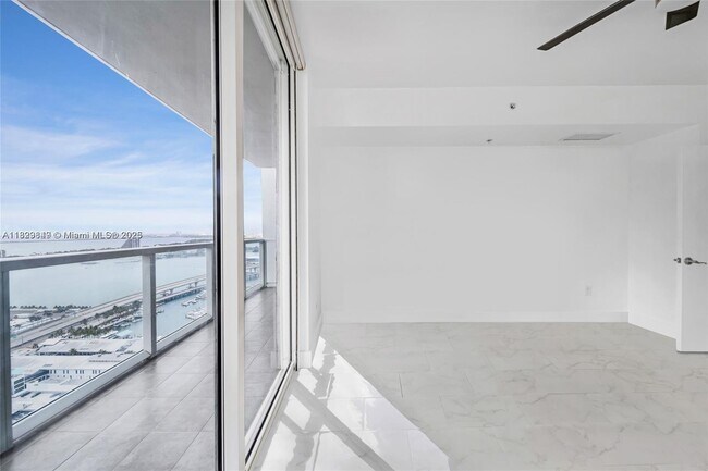 Foto del edificio - 244 Biscayne Blvd