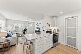 Building Photo - 1100 Highlands Dr
