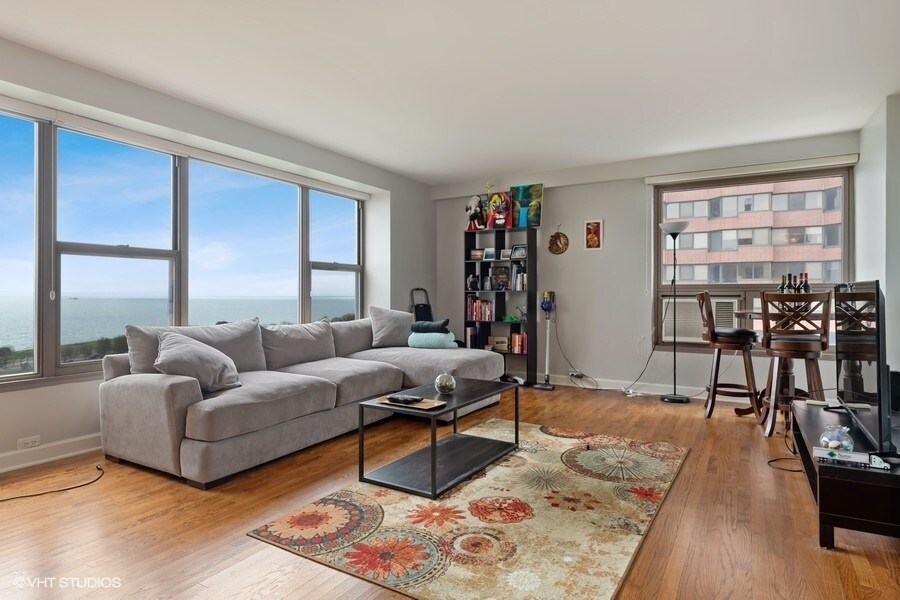 Foto principal - 2970 N Lake Shore Dr