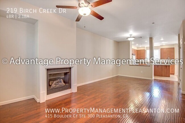 Foto del edificio - 219 Birch Creek Dr
