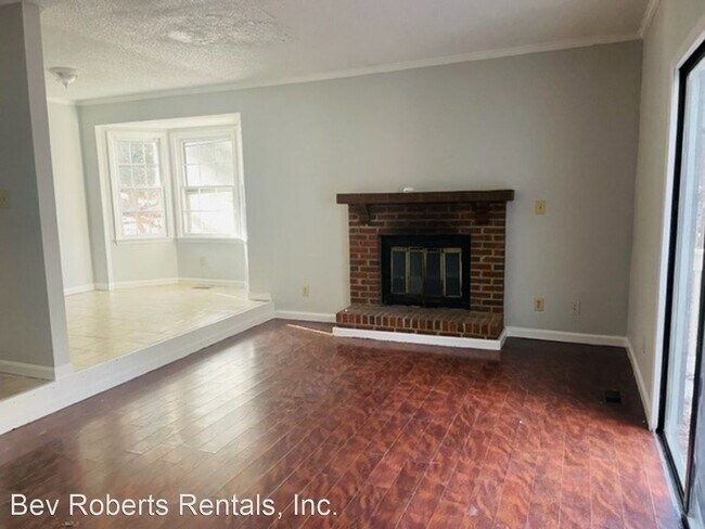 Building Photo - 3 br, 2.5 bath House - 546 Brent Road