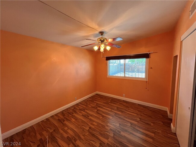 Foto del edificio - 3105 E Webb Ave