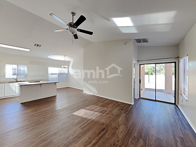 Building Photo - 337 E Camino Limon Verde