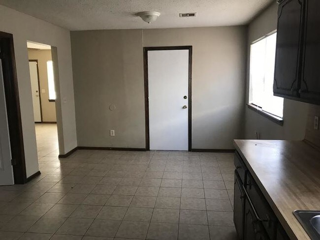 Foto del edificio - 3345 NE 11th St