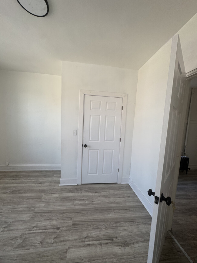 Foto del edificio - 1045 E 73rd St