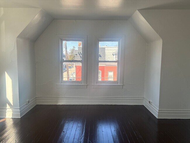 Foto del edificio - 3rd Floor 1 Bedroom Near York College