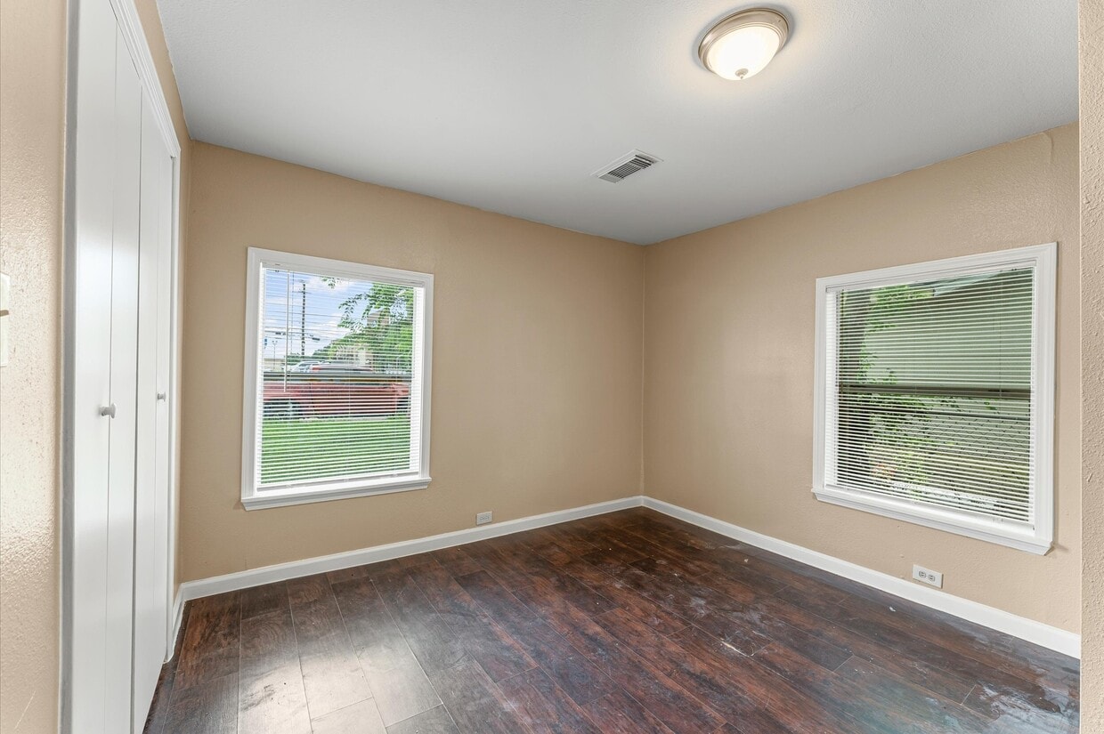 Primary Photo - 3216 Avenue I Ave