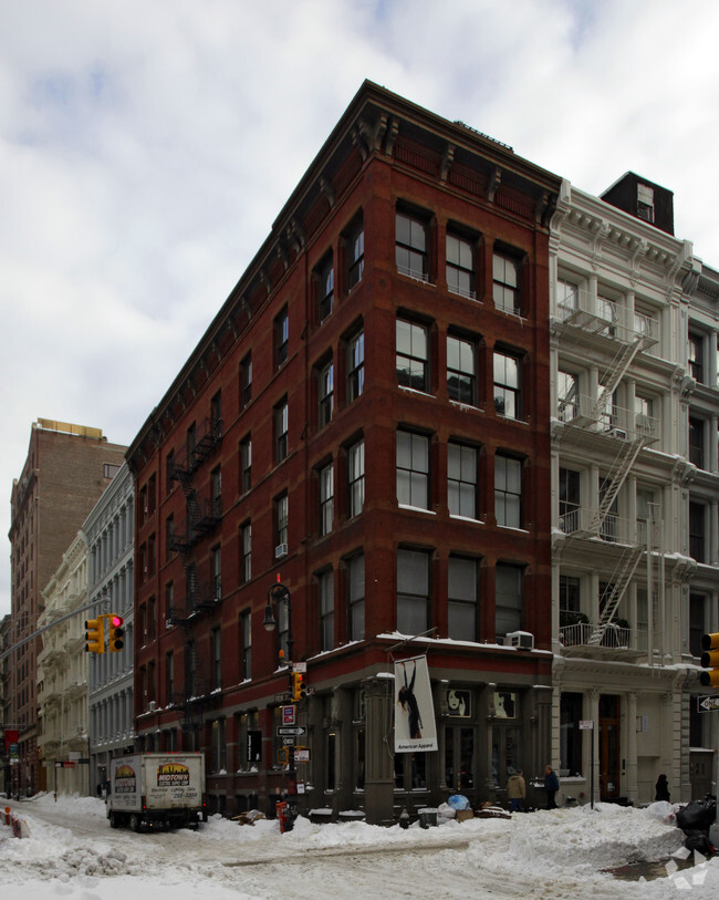 Foto principal - 121 Spring St