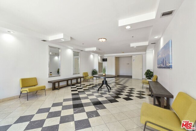 Building Photo - 5350 White Oak Ave
