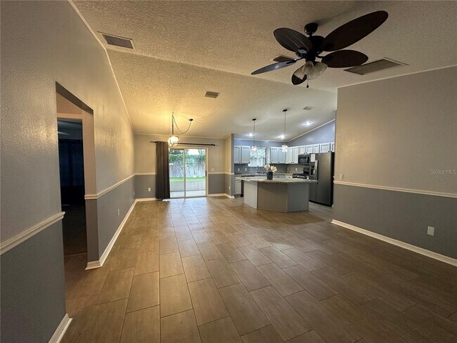 Foto del edificio - 104 Cherry Blossom Ln