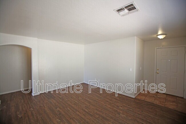 Foto del edificio - 12203 W Windrose Dr