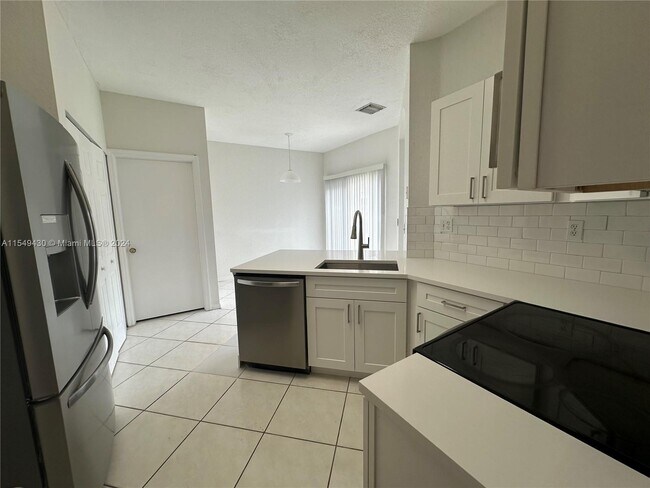 Foto del edificio - 10150 SW 21st St