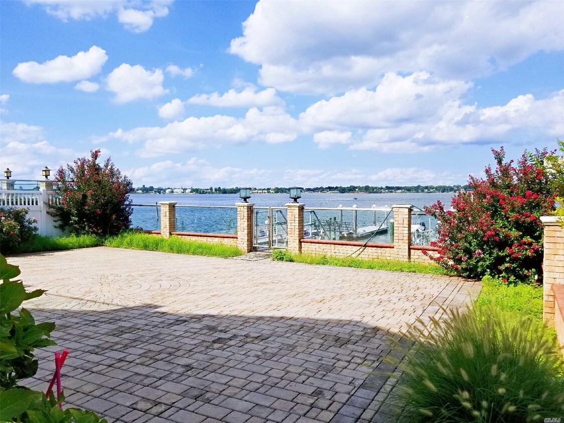 Foto principal - 150-81 Powells Cove Blvd