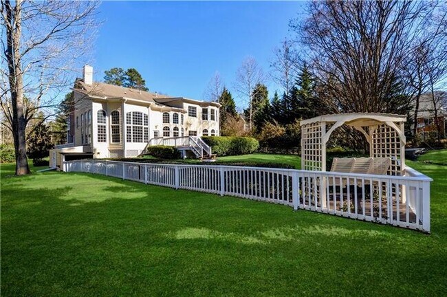 Building Photo - 4689 Dunwoody Club Dr