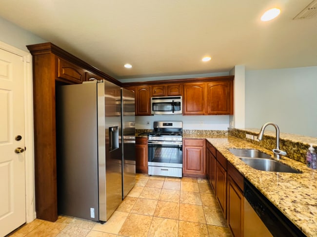 Building Photo - 1531 Par Ct