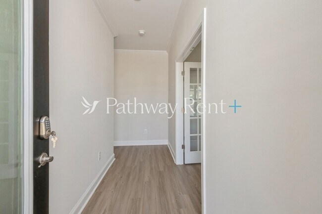 Foto del edificio - 211 Colonial Reserve Ave