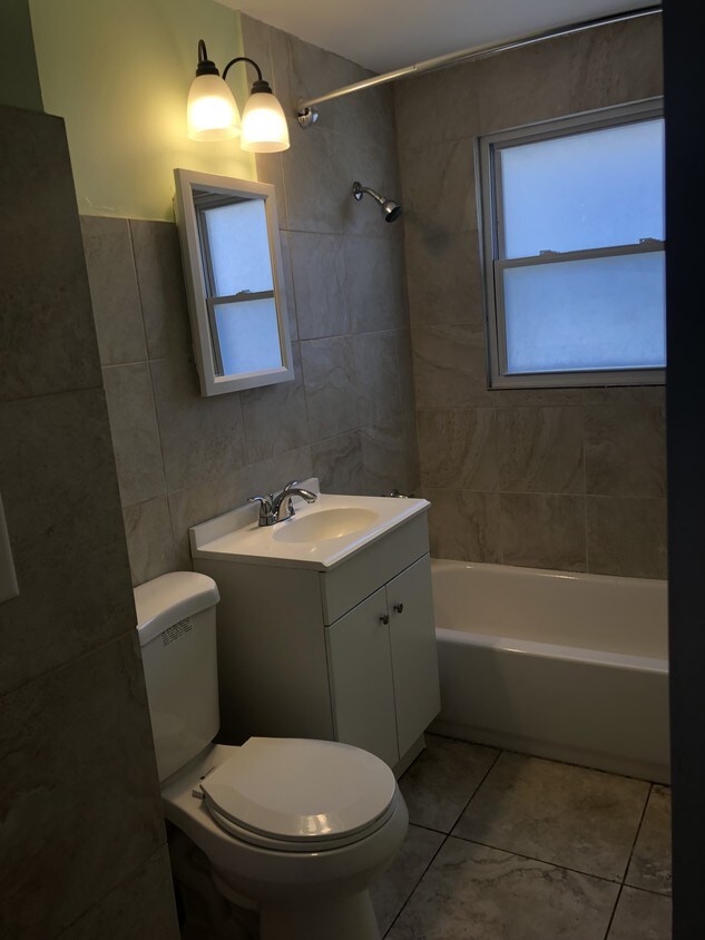 Foto principal - 8024 W Villard Ave