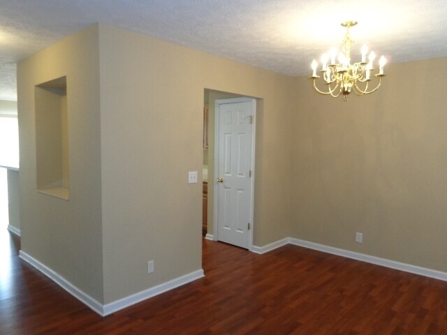 Foto del edificio - 4112 Longfellow Dr