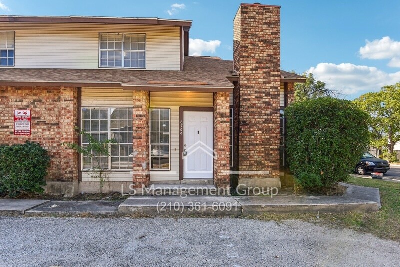 Foto principal - 6702 Windsor Hollow Dr