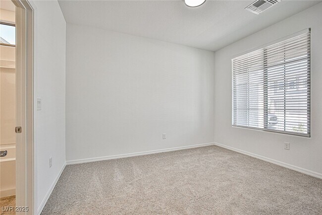 Foto del edificio - 7523 Castlegreen Ave