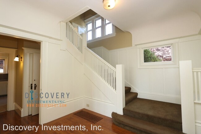 Building Photo - 4 br, 2.5 bath House - 1308 Arch St.