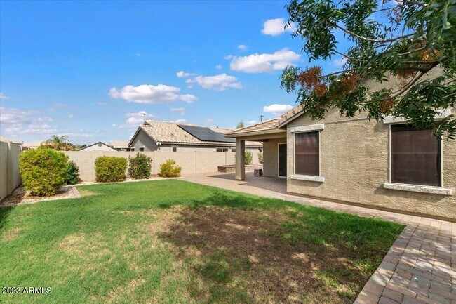 Foto del edificio - 2039 E Saddlebrook Rd