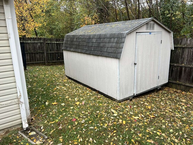 Building Photo - 2 bedroom 2 bathroom