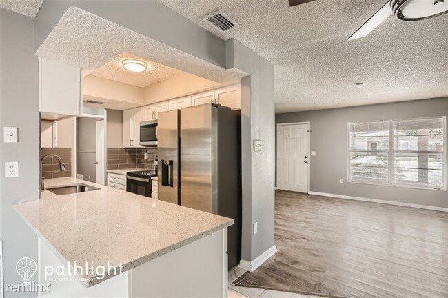 Foto del edificio - 3 br, 2 bath House - 3415 W Bay Avenue UNIT