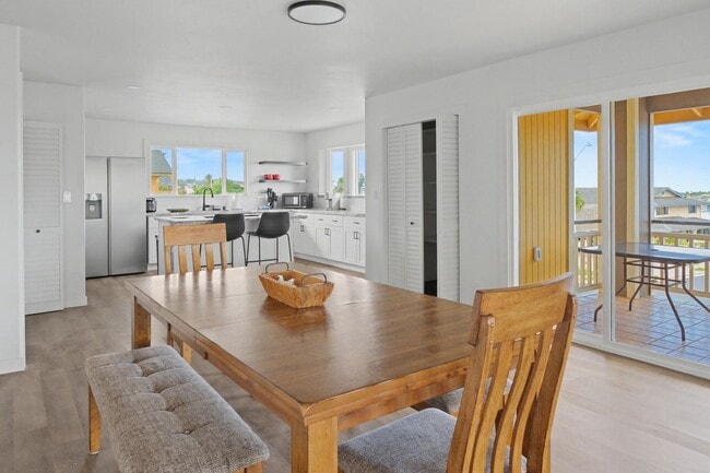 Building Photo - 709 Komo Pl