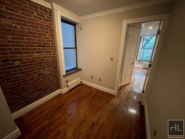 Building Photo - MOTT ST.