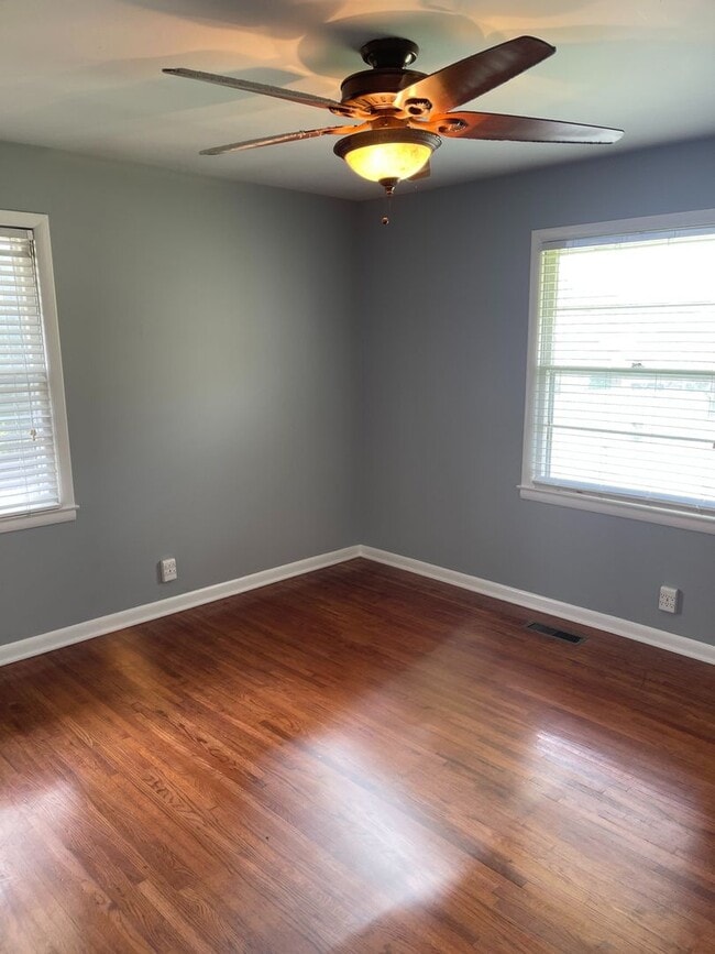 Building Photo - Great Inglewood LOCATION!
