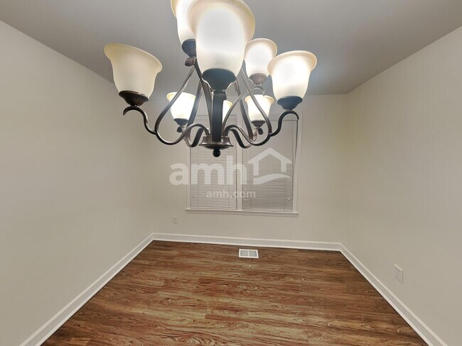 Foto del edificio - 4013 Windwood Ln