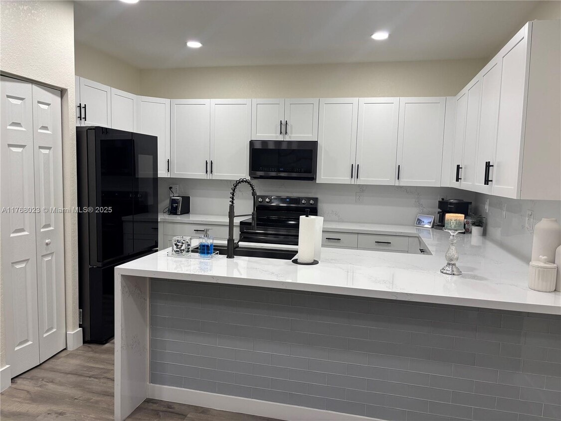 Primary Photo - 11063 W 32nd Ln