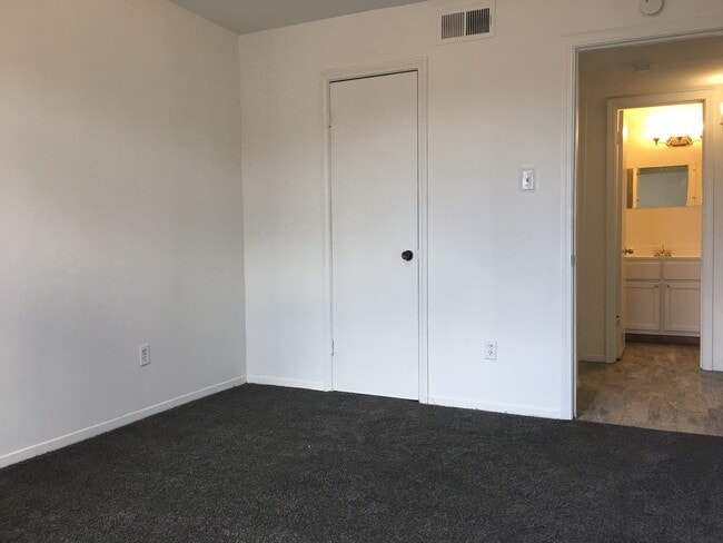 Building Photo - Timber Crossing Apartments