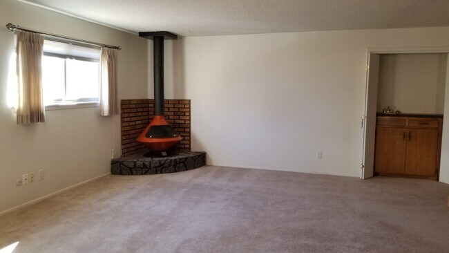 Building Photo - UPDATED CONDO IN COLONIAL PARK