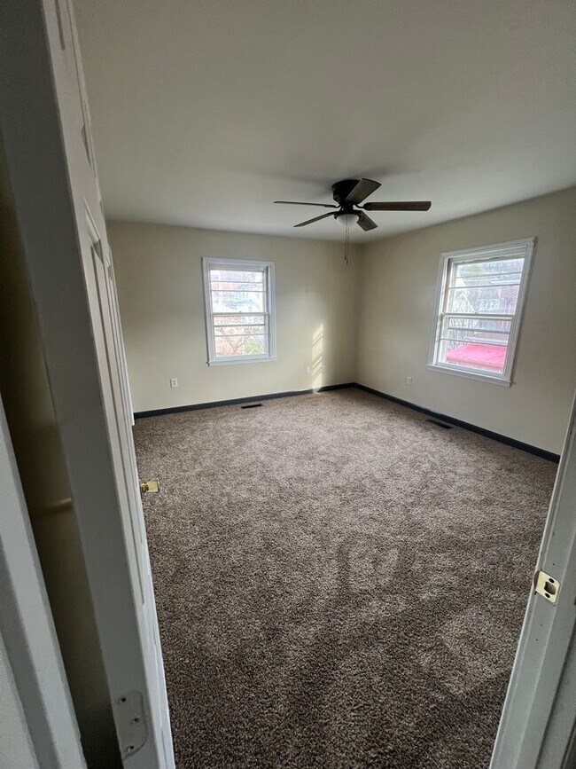 Foto del edificio - 8100 - 547/549 COURT AVE. (WESTON)