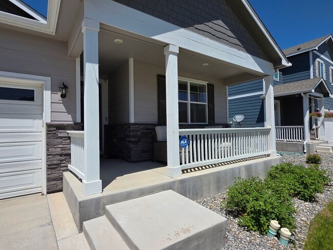Building Photo - Beautiful newer build three bedroom house ...