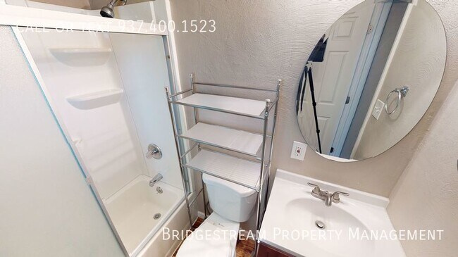 Building Photo - Ranch level 1 bedroom, 1 bath apartment in...