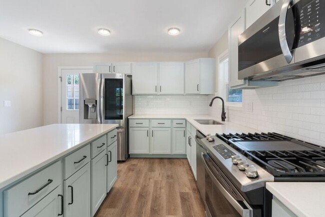 Foto del edificio - $1,895 | 2 Bedroom, 2 Bathroom House | Pet...