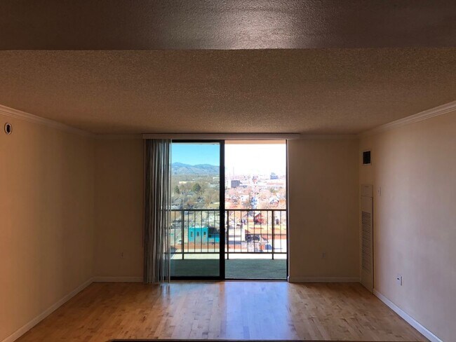 Foto del edificio - 1301 Speer Blvd