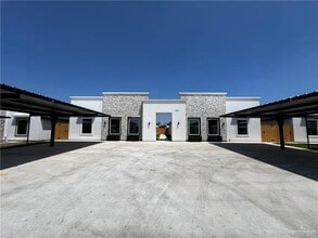 Building Photo - 20 Selena St