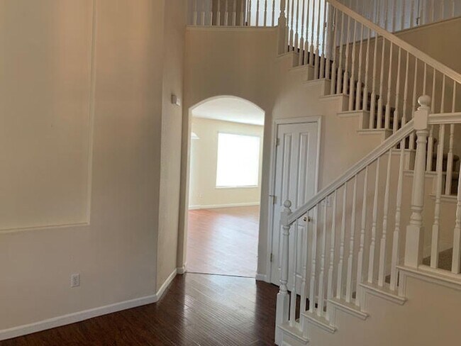 Building Photo - Five Bedroom Home In gated Serrano