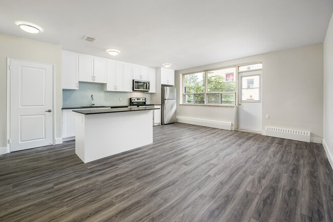 Building Photo - 45 42nd St