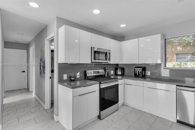Foto del edificio - 15100 NE 14th Ct