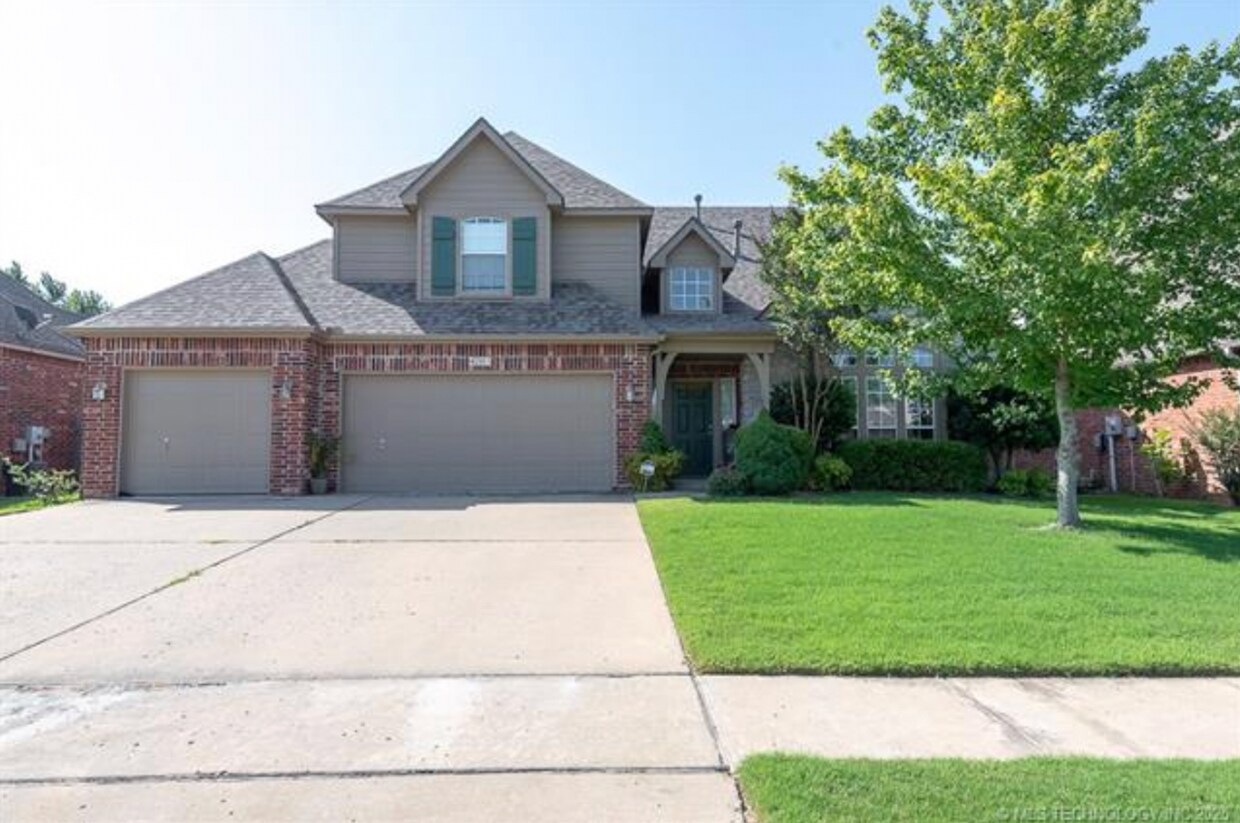 Foto principal - 5 Bedroom Home In Broken Arrow