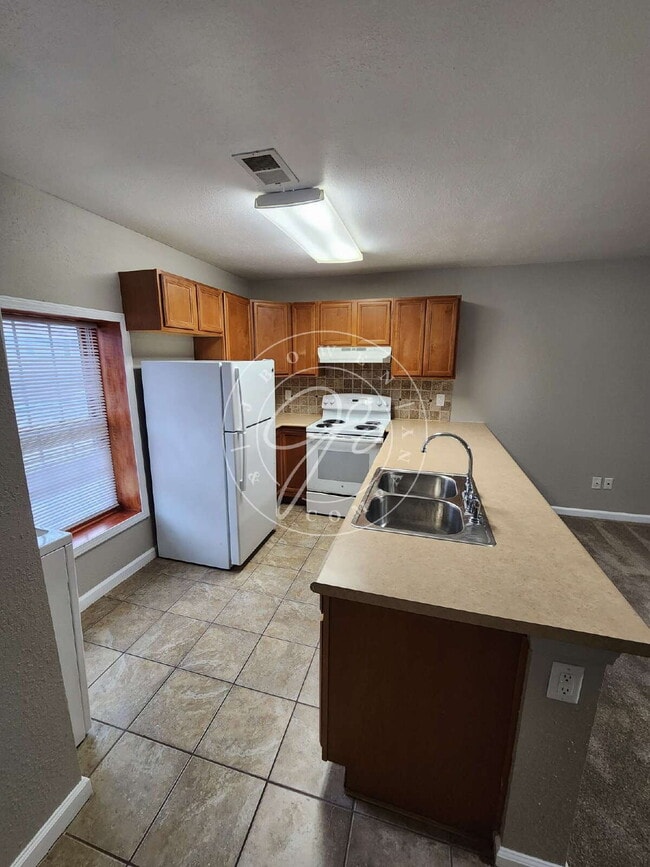 Building Photo - 1026 N Huron St